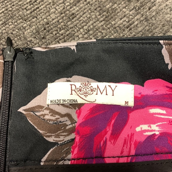 ROMY Floral pencil skirt size M - Picture 2 of 2